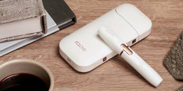 iqos 2.4 plus coffe wooden desk notebook