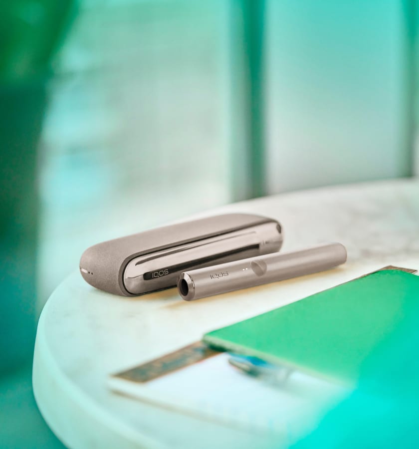 Podgrzewacz I przenośna ładowarka IQOS ILUMA w kolorze Pebble Beige