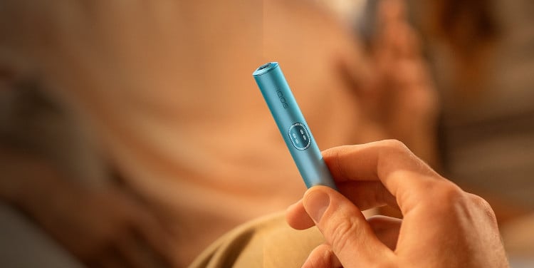 Podgrzewacz IOS ILUMA i, niebieski, w dłoni