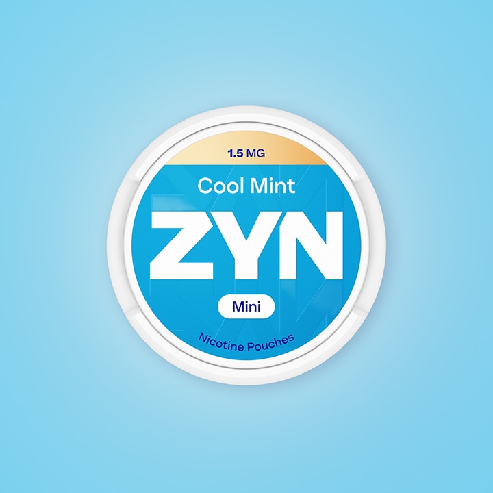 Opakowanie saszetek nikotynowych ZYN Cool Mint w formacie Mini na niebieskim tle