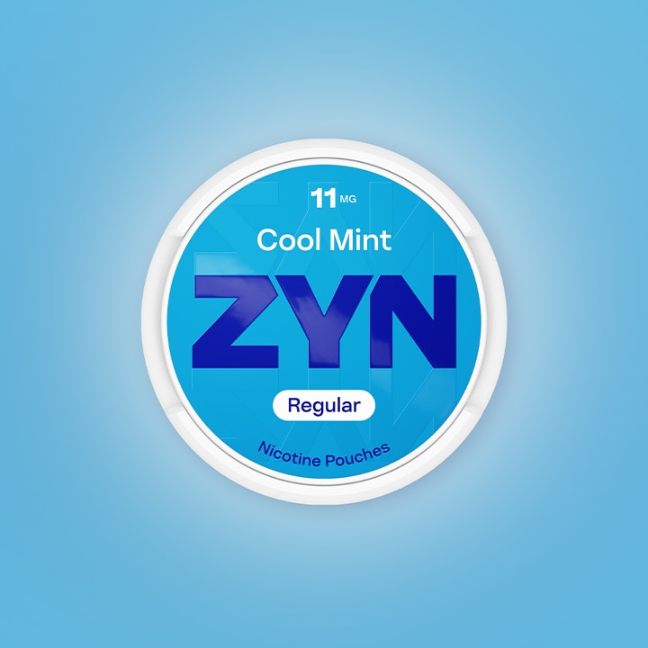 Opakowanie saszetek nikotynowych ZYN Cool Mint w formacie Regular na niebieskim tle