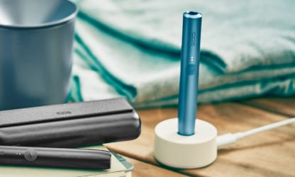 Podgrzewacz IQOS ILUMA PRIME w stacji ładującej