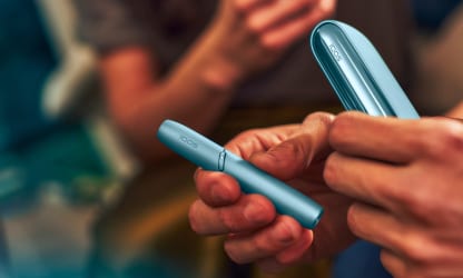 IQOS ORIGINALS DUO w dłoniach